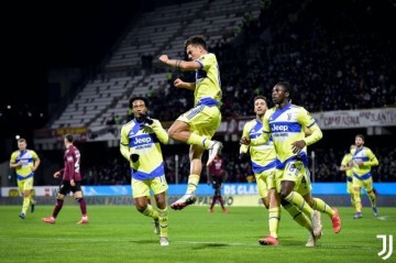  那不勒斯防线送礼，遭萨勒尼塔纳绝平  