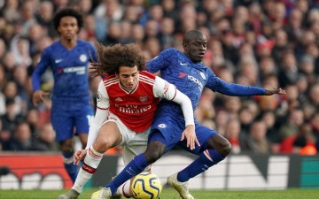  利物浦主场十连胜遭终结，球迷倒戈嘘声四起  