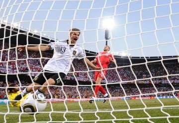  弗赖堡反击效率惊人快速转换锁定胜局