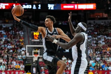  文班亚马菜鸟赛季斩获月最佳新秀  