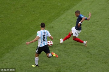  姆巴佩梅开二度，助巴黎逆转图卢兹  