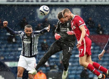  米兰德比战火花四溅，国米补时绝杀取胜  